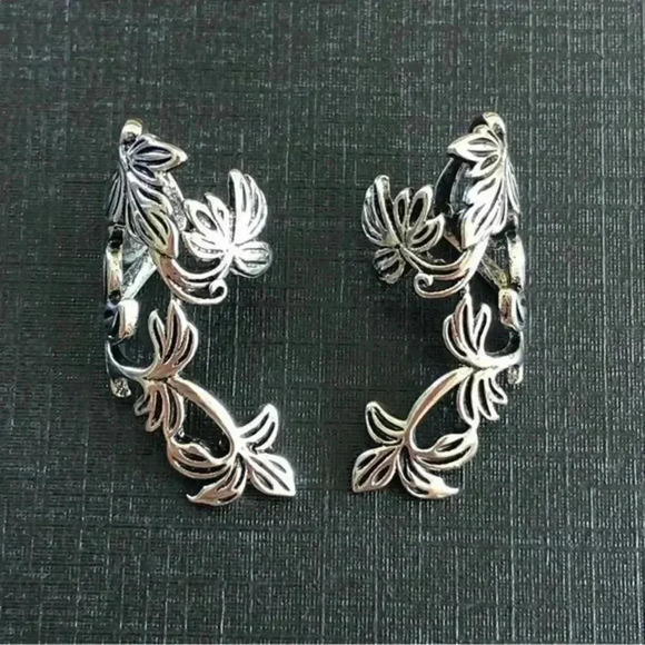 Set of 2 Silver Vine Ear Cuffs NWT - Picture 1 of 4
